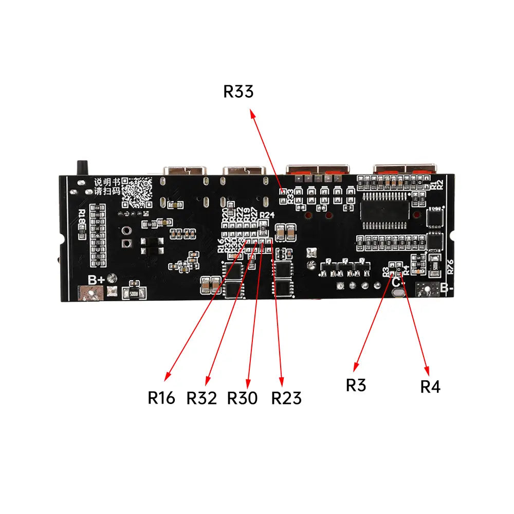 Carte de circuit imprimé rectangulaire noire avec résistances étiquetées et divers composants électroniques pour un module de batterie externe de charge rapide 100 W.