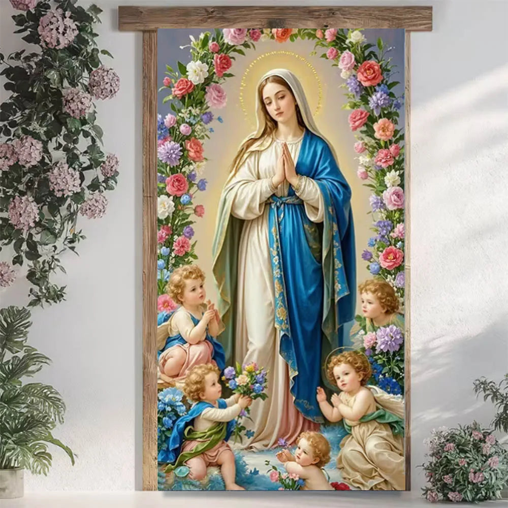 Ein gerahmtes religiöses Oster-Jesus-Türverkleidungs-Banner mit einer Darstellung der Jungfrau Maria in einem blauen und weißen Gewand, umgeben von farbenfrohen Blumen und kindlichen Putten