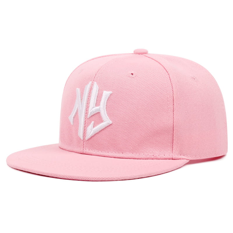 Pinkfarbene Snapback-Hip-Hop-Mütze mit einem weißen bestickten NY-Logo auf dem Frontpaneel.