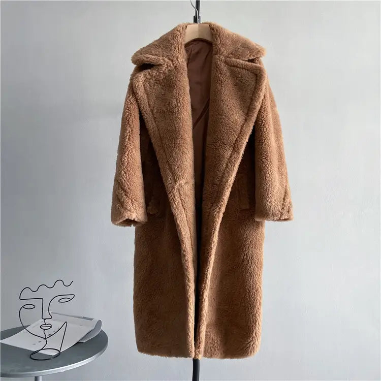 Abrigo exterior tipo osito de peluche largo para mujer de lana de color beige claro, con textura de piel sintética esponjosa y cuello clásico, diseñado para la comodidad y el estilo, prestando atención al contorno de pecho y al contorno de cadera, con el fin de garantizar la satisfacción del servicio de atención al cliente.