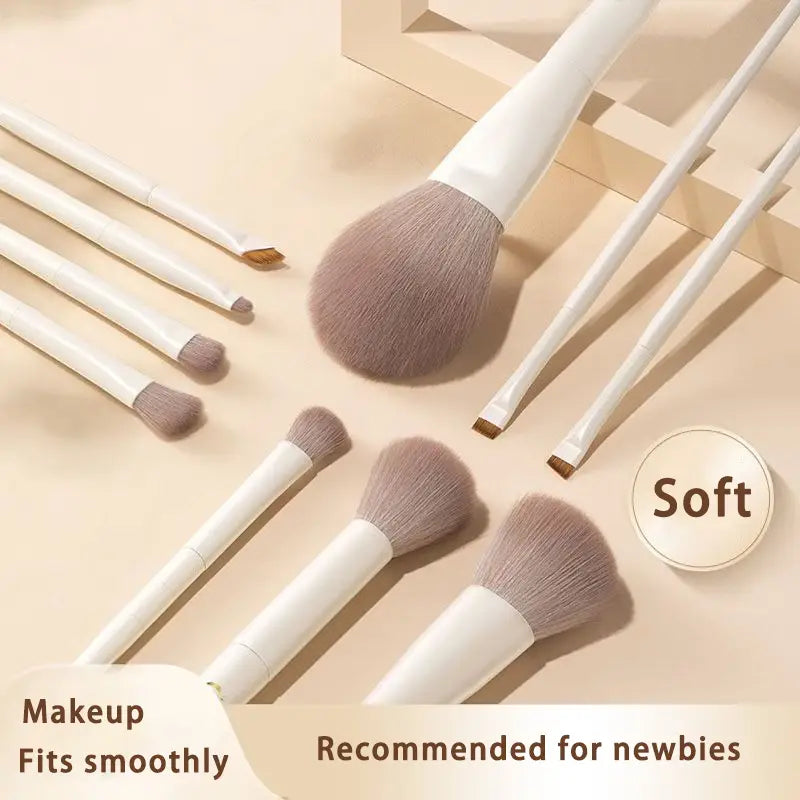 Ensemble de pinceaux de maquillage de 12 pièces, avec des manches blancs et des poils gris duveteux doux, pour une application cosmétique