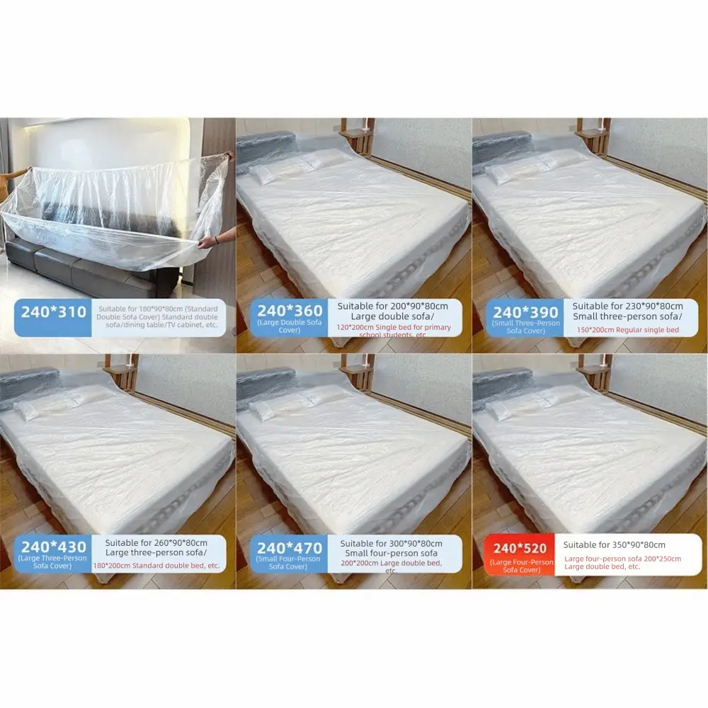 Housse de canapé en plastique transparent, fabriquée dans un matériau extensible et conçu pour s’adapter à diverses tailles de lits et de canapés, dans le cadre d’un ensemble de housses de protection imperméables pour meubles en plastique.
