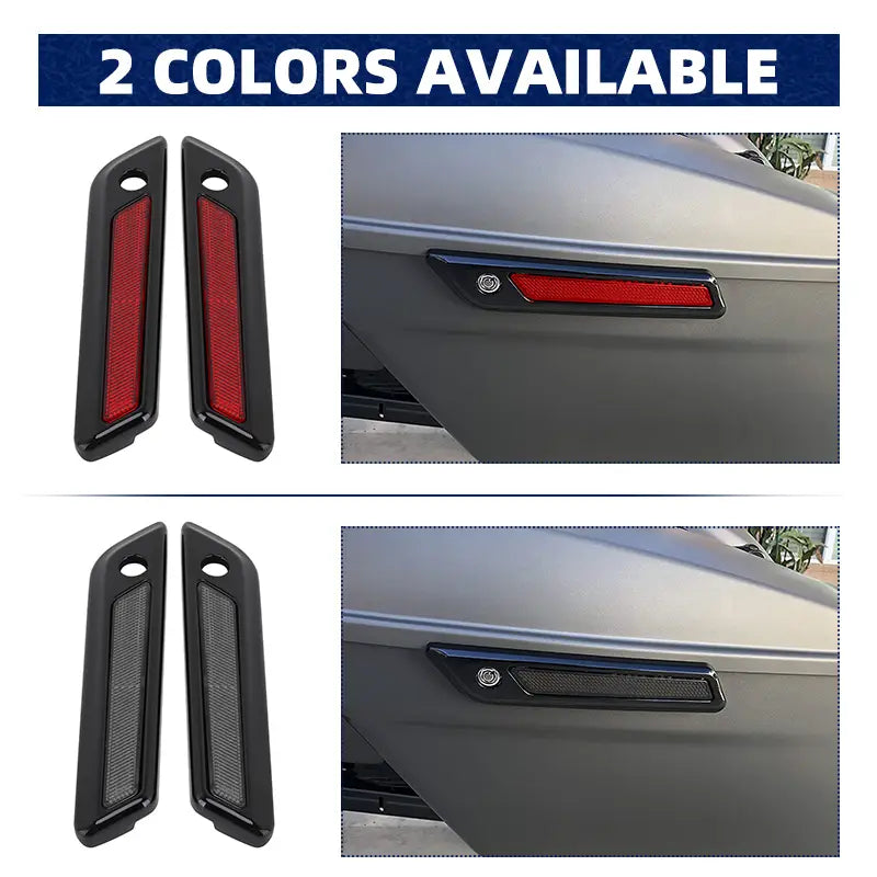 Luces laterales indicadoras rectangulares negras con superficies reflectantes rojas mostradas como cubiertas de pestillo de alforja para Harley Touring de 2014 en adelante disponibles en dos opciones de color.