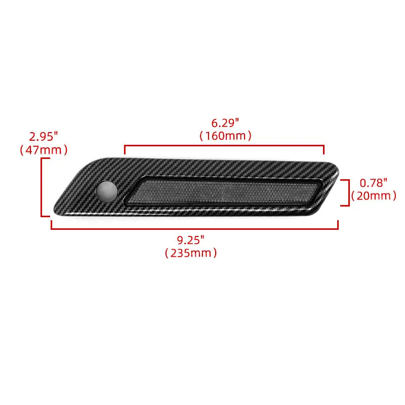 Cubierta de pestillo de alforja negra tipo fibra de carbono con textura para Harley Touring de 2014 en adelante, con botón circular y panel rectangular empotrado.