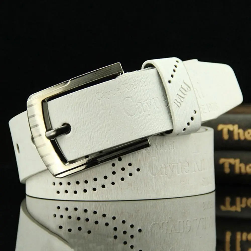 Ceinture en cuir pour homme, vintage, pour taille d’affaires, en cuir blanc avec une boucle à ton argenté et des détails perforés