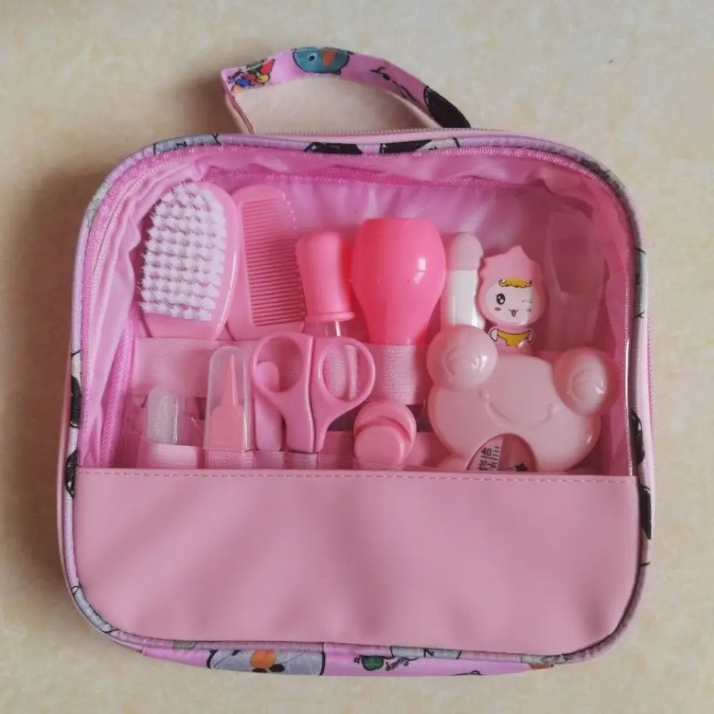 Rosafarbenes Kunststoff-Baby-Pflegeset mit einer Cartoon-Bär-förmigen Nagelschere und dazu passenden Pflegewerkzeugen in einem 13-teiligen Neugeborenenpflege-Set.