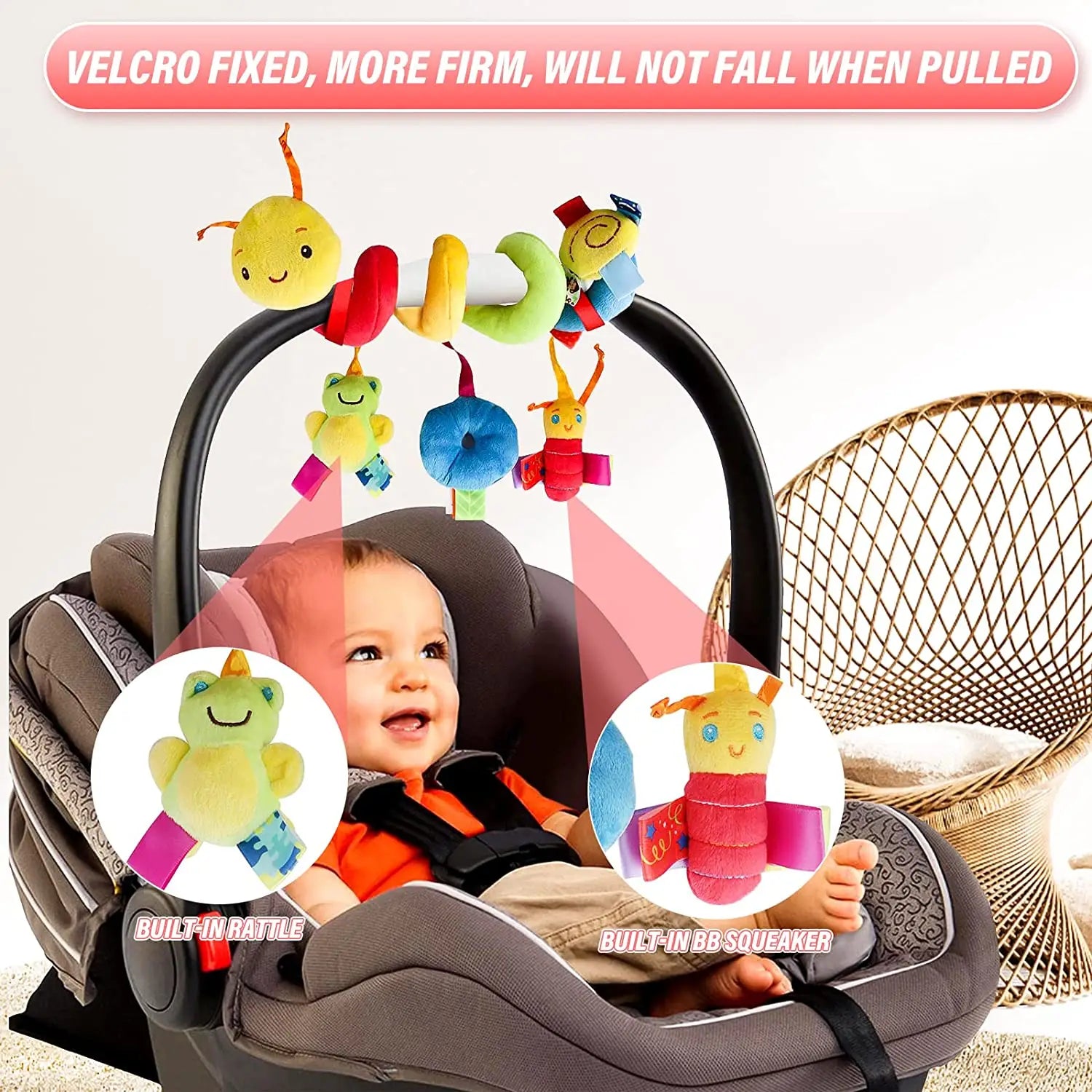 Buntes Plüsch-Raupen-Babysitz-Spielzeug mit Insekten- und Frosch-Spielzeugen, die an ein mit Klettband befestigtes Mobilé angebracht sind.