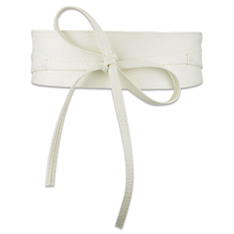 Ceinture large enveloppante en cuir couleur écru pour femmes, présentant un cuir texturé et un design de nœud papillon noué.