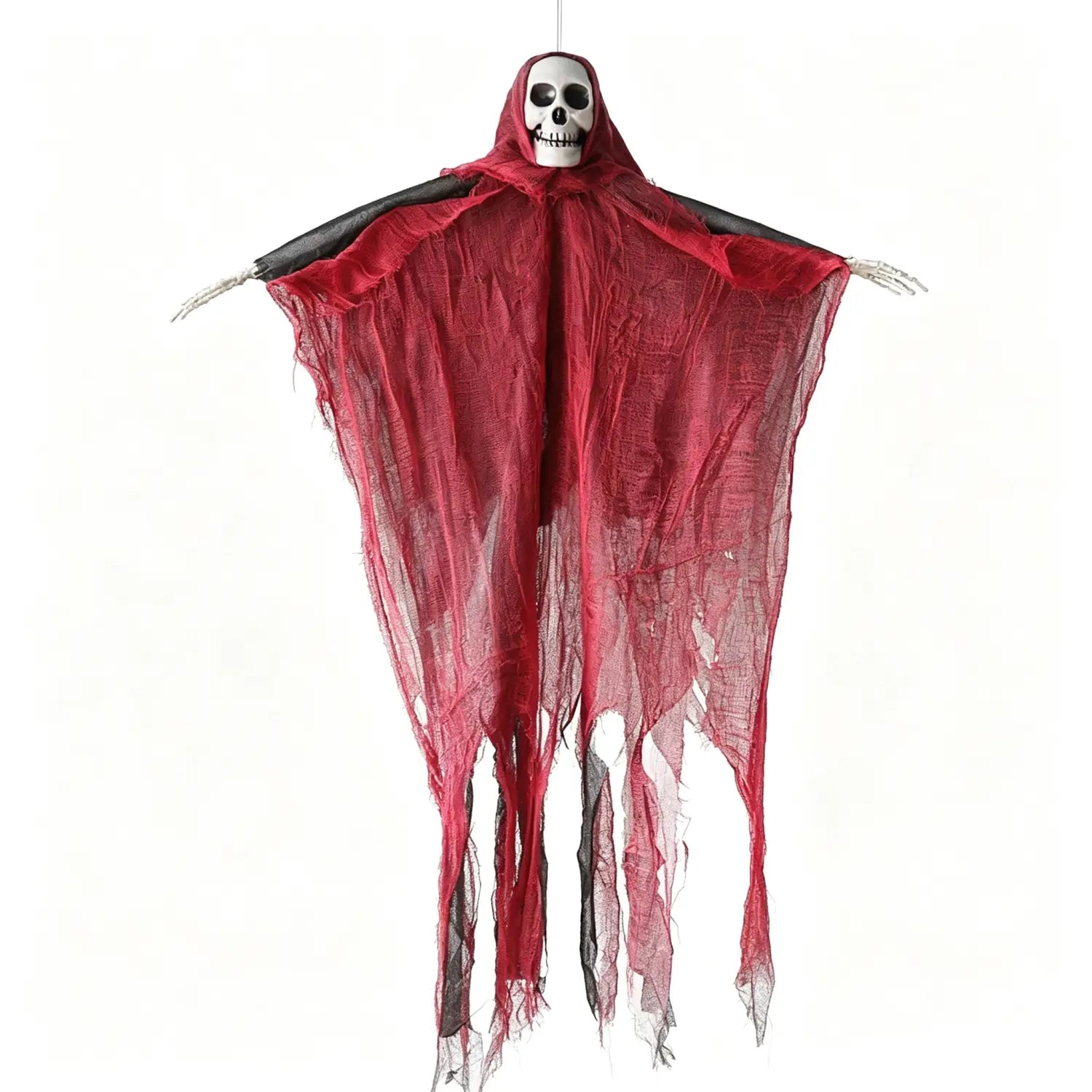 Décoration d’Halloween de fantôme squelettique suspendu en tissu rouge déchiré, avec un visage en forme de crâne et des bras squelettiques noirs suspendus depuis le haut.