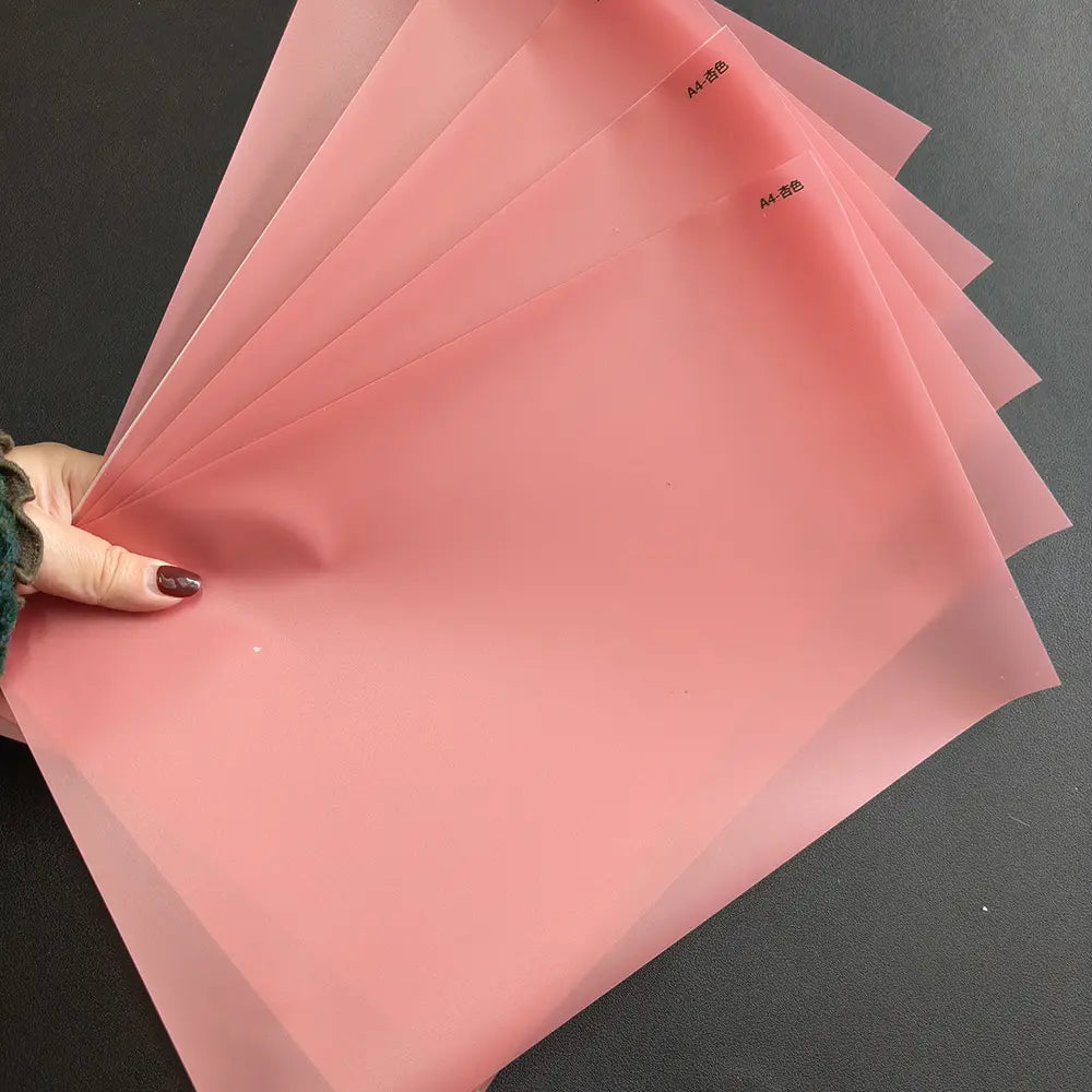 Carpetas de archivo de plástico translúcido rosa para tamaño A4, rotuladas A4- 粉色, diseñadas para organizar documentos relacionados con el costo de envío de la máquina de laminación al vacío de película para teléfonos móviles.