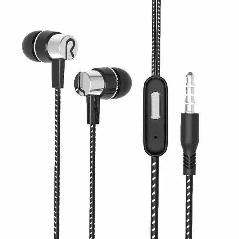 Verkabelte In-Ear-Kopfhörer mit Mikrofon 3,5 mm, mit schwarzer und silberner Farbgebung, geflochtenem Kabel, Inline-Steuermodul und 3,5-mm-Klinkenstecker-Anschluss.