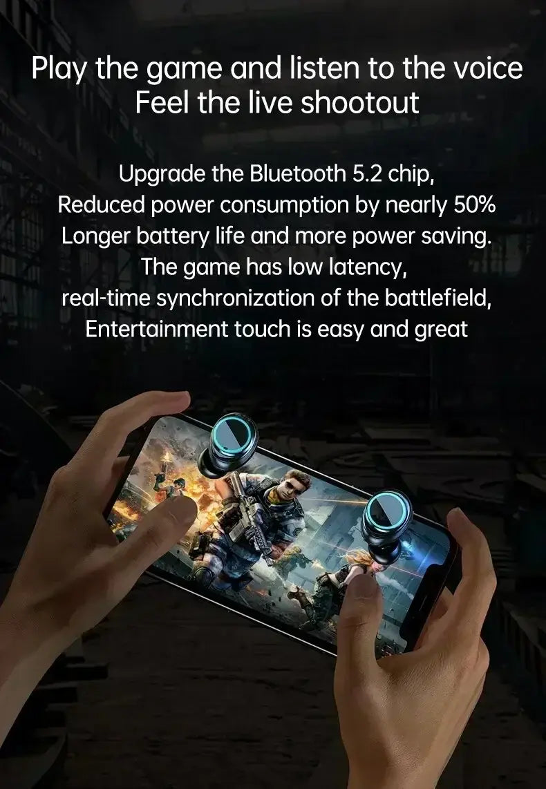 Smartphone negro con dos mandos de juego Bluetooth con tinte azul sujetos a sus laterales, junto con auriculares inalámbricos Bluetooth 5.3 con estuche de carga y tapa tipo compuerta, con funcionalidad de controles táctiles por huella digital