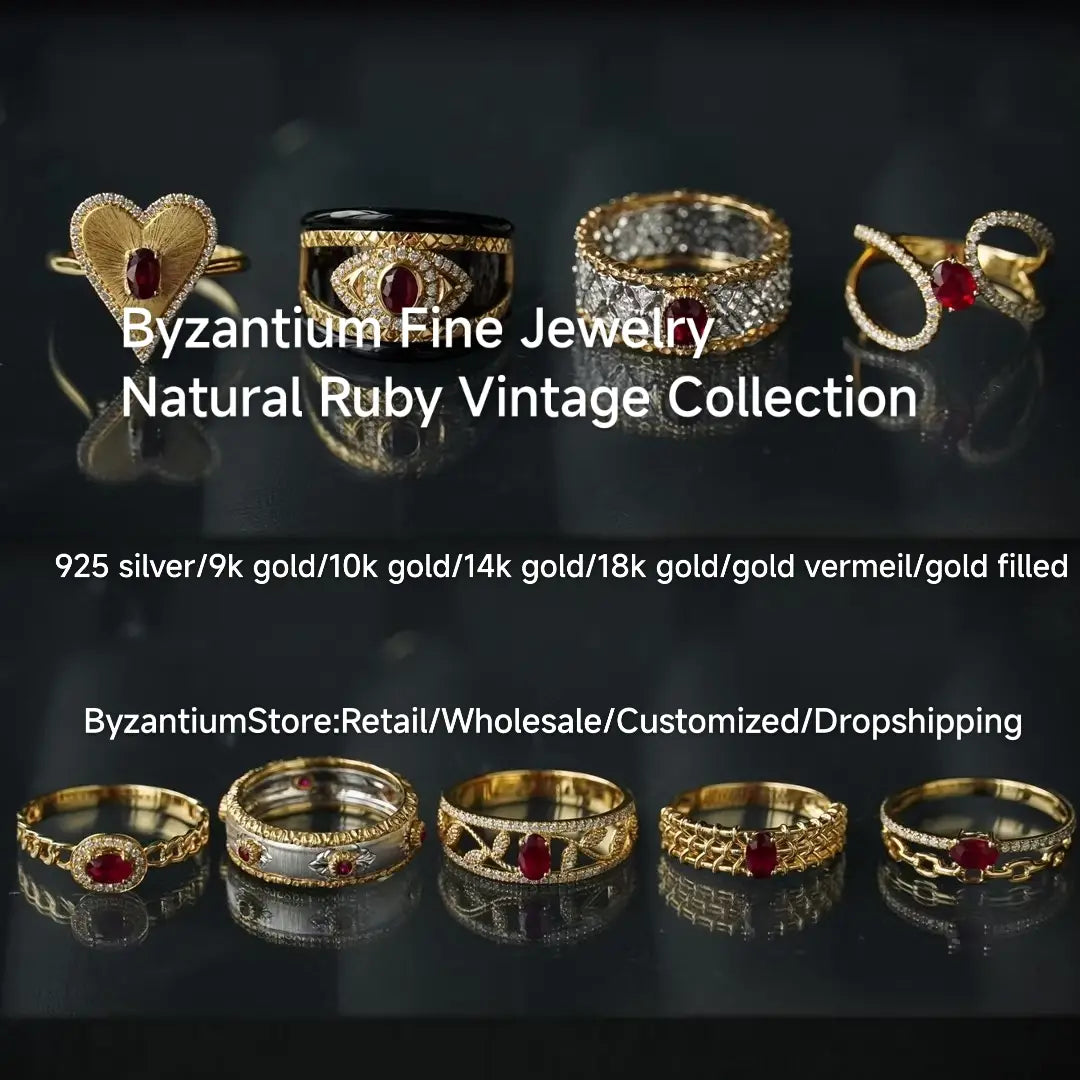 Eine Sammlung eleganter goldfarbener Ringe mit natürlichen Rubinzentren und aufwendigen Diamantdesigns, kombiniert mit Ohrringen mit silbernen Tropfenquasten in Gold-Vermeil.