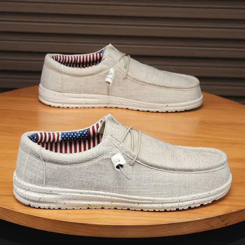 chaussures décontractées de type mocassins à enfiler en toile pour hommes, de couleur beige, avec des semelles en caoutchouc blanches et une doublure présentant un motif de drapeau américain