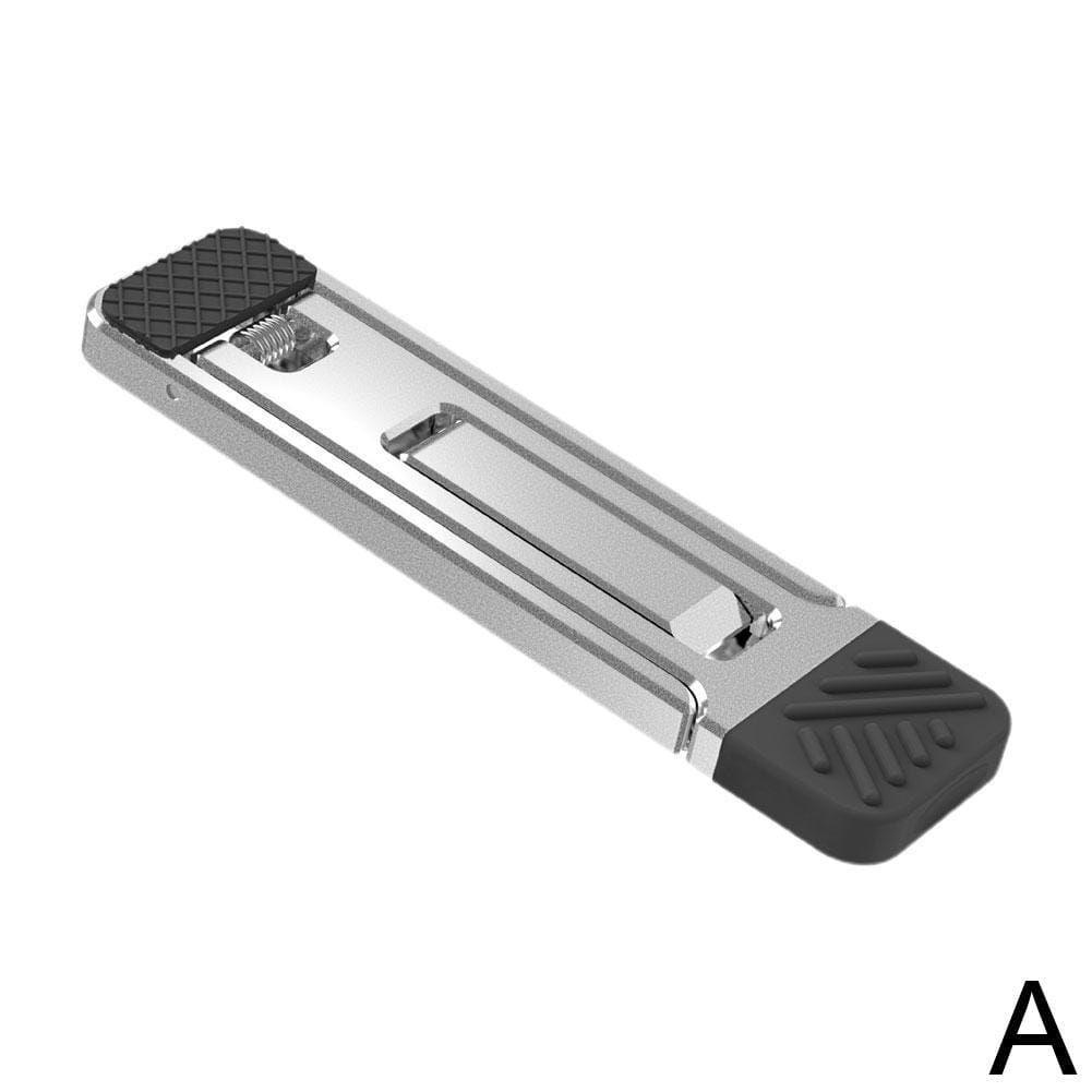 Support portable pour ordinateur portable pliant en aluminium, finition argent métallique, avec patins en caoutchouc noir et surfaces de prise texturées.
