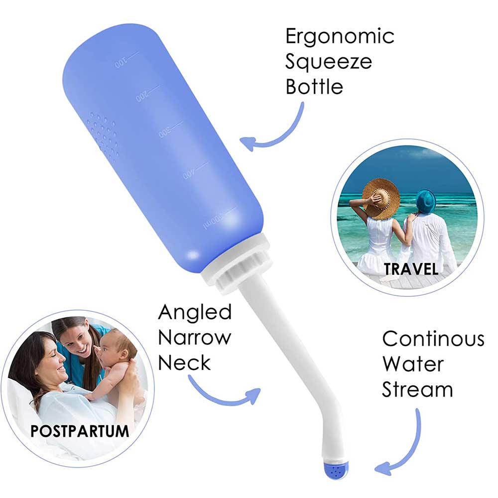 Ergonomische blaue Peri-Flasche nach der Geburt mit weißem, angewinkeltem schmalem Hals und blauer Spitze, entwickelt für die Pflege des Dammbereichs