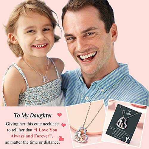 Eine silberne herzförmige Anhängerhalskette mit einer feinen Kette, die innerhalb des Herzens eine gravierte Botschaft für die Vater-Tochter-Herz-Halskette, Gedenkschmuck, trägt.