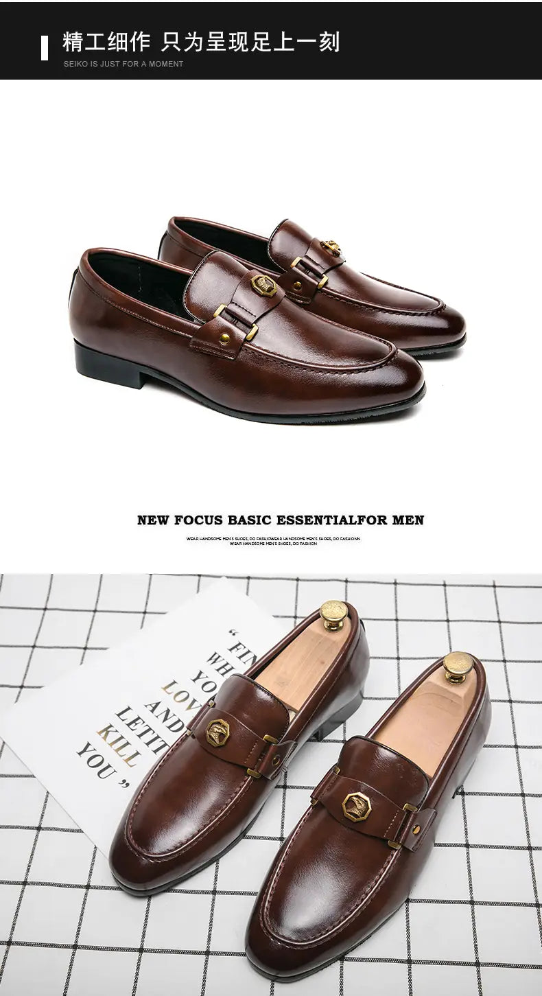 Herren-Lederslipper im eleganten Stil in Braun mit goldfarbenen Schnallenakzenten aus Leder.