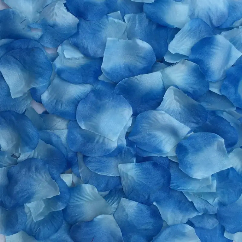 Blaue Farbverlauf-Papier-Rosenblüten aus dem Set „5500 bunte Rosenblüten“, entworfen für eine elegante Eventdekoration.