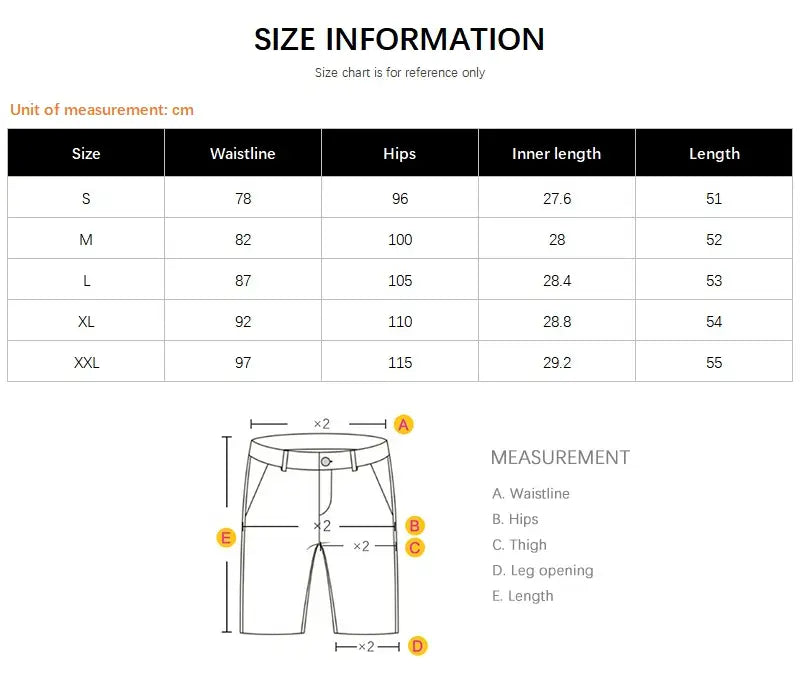 Guide des tailles pour des shorts en jean noir déchiré pour hommes, indiquant des mesures en centimètres pour les tailles S à XXL.