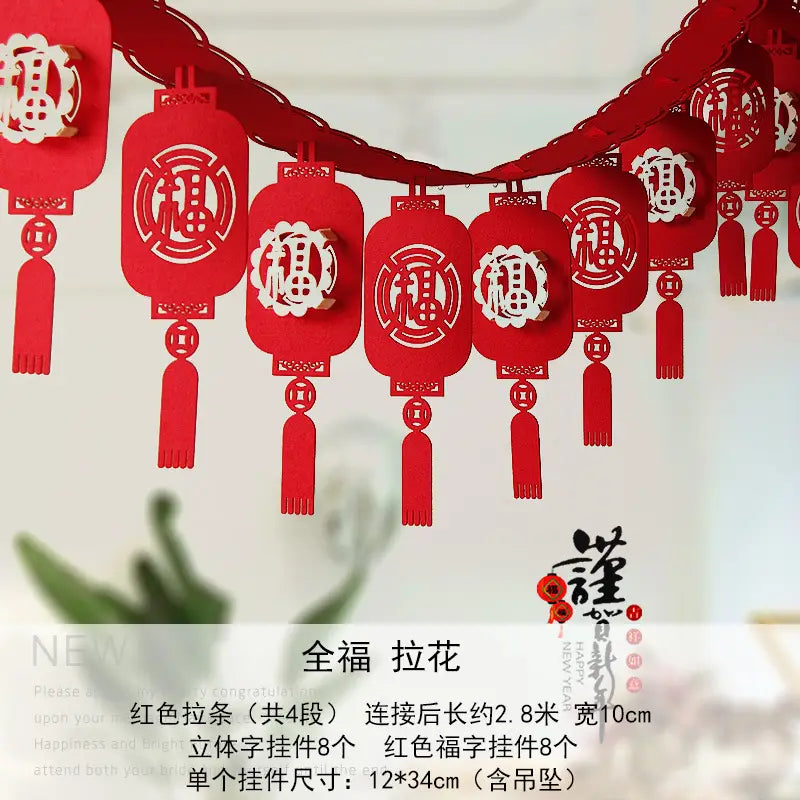 rote Papierlaternen-Anhänger mit weißen „Fu“-Zeichen und Quasten, gestaltet als dekorative Deko zum chinesischen Neujahrsfest im Mondjahr.