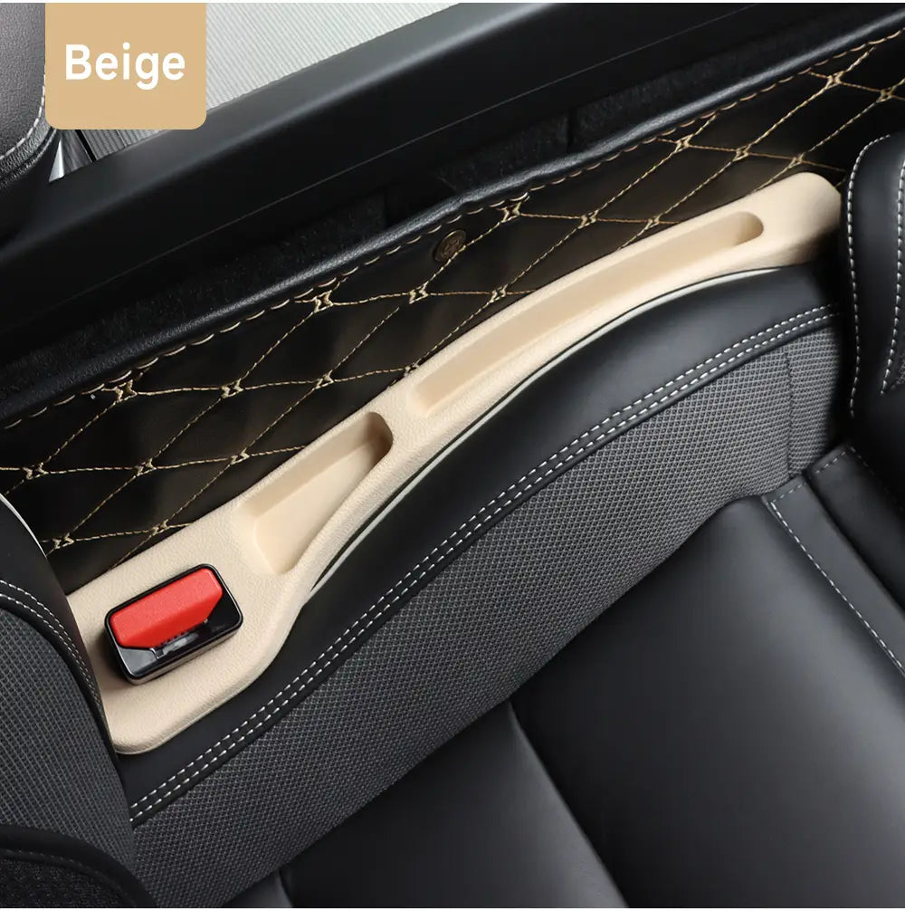 Couvre-accoudoir de comblement d’interstice de siège en plastique beige, avec bouton rouge et détails cousus, pour la console centrale de la classe AMG GLC de Mercedes-Benz.