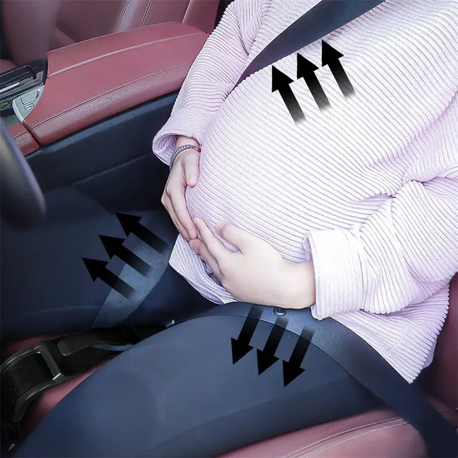 Schwarzer Gurt mit Pfeilen, die die Druckverteilung über den Körper einer schwangeren Frau zeigen, unter Verwendung eines Schwangerschafts-Autogurtverstellers mit Sicherheitsgurt für Mutterschaft.