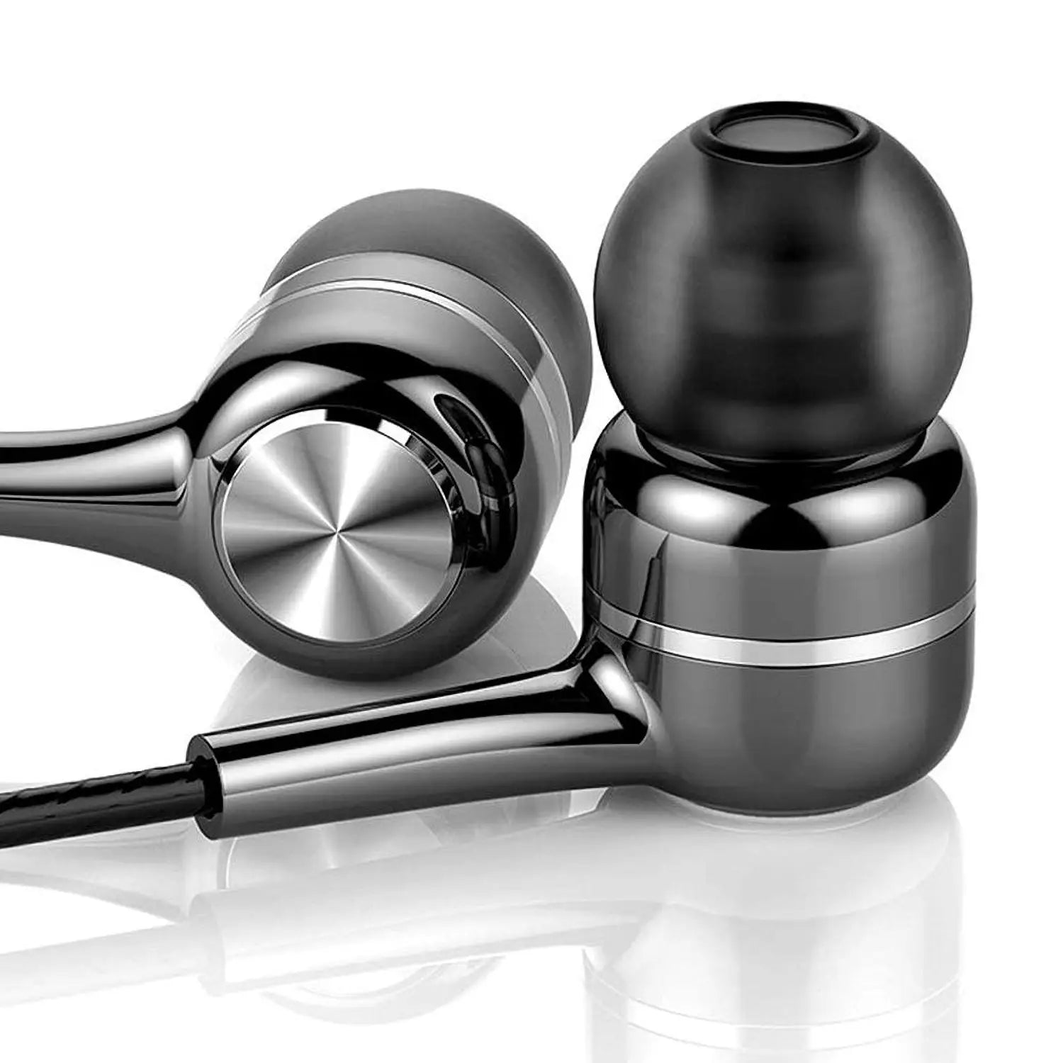 Schwarze und silberne 3,5-mm-Kabel-In-Ear-Kopfhörer mit Mikrofon mit geschmackvoll eingelegter Optik und elegantem metallischem Finish.