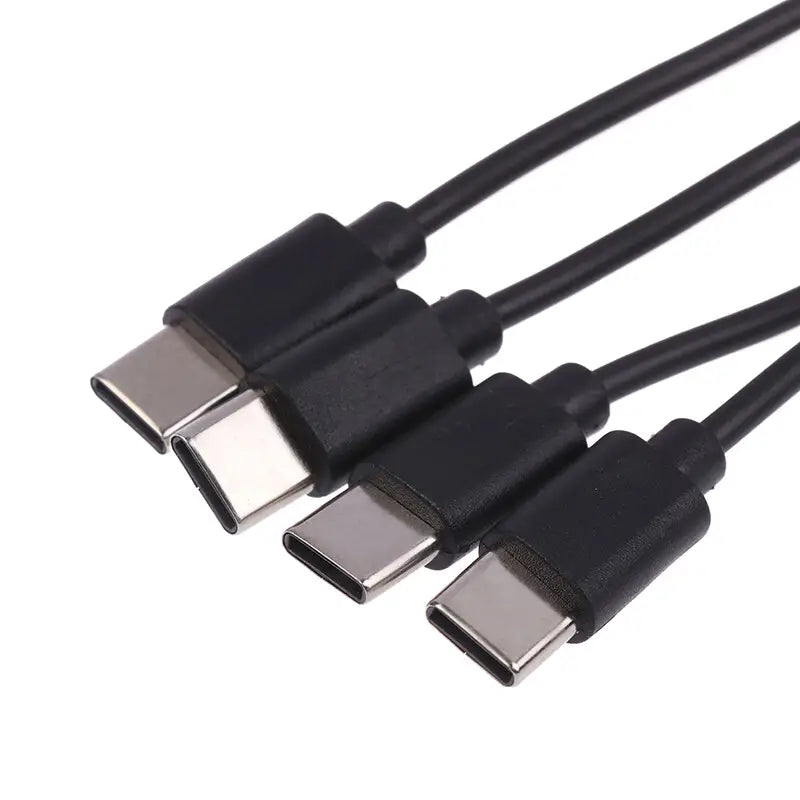充電ケーブル4in1 usb c急速充電セットに含まれる、金属コネクタを備えた黒色のusb-c充電ケーブルで、急速充電用に設計されています。