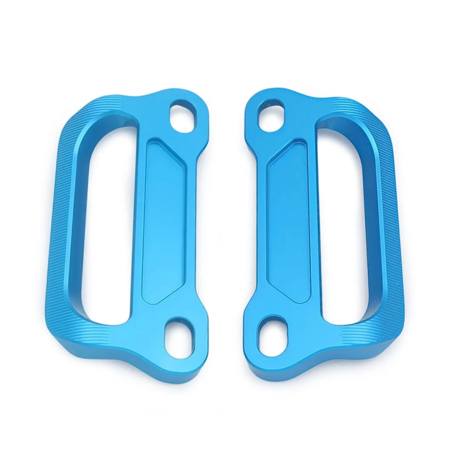 Blaue Aluminium-Cfmoto 675srr CNC-Gepäckträgergriffe für den Soziusbetrieb mit strukturierter, gebürsteter Oberfläche und ergonomischen Konturen für Motorradlenker.