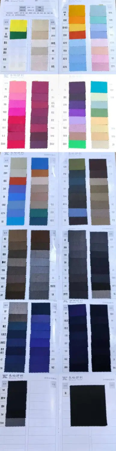 Une sélection d’échantillons de tissu mettant en valeur diverses couleurs et textures pour un smoking trois pièces ajusté pour homme, axée sur les options de tour de poitrine et de type de fermeture.