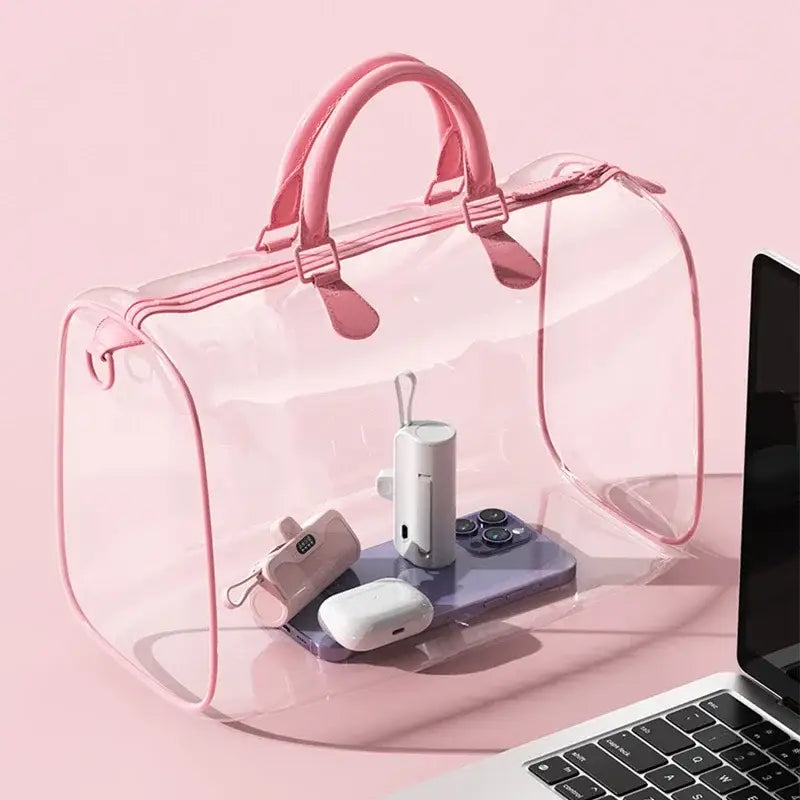 Bolsa de viaje transparente con asa rosa, laterales transparentes y tiradores de cremallera rosa a juego, diseñada para transportar un mini cargador portátil de banco de energía de carga rápida en net zh-cn.