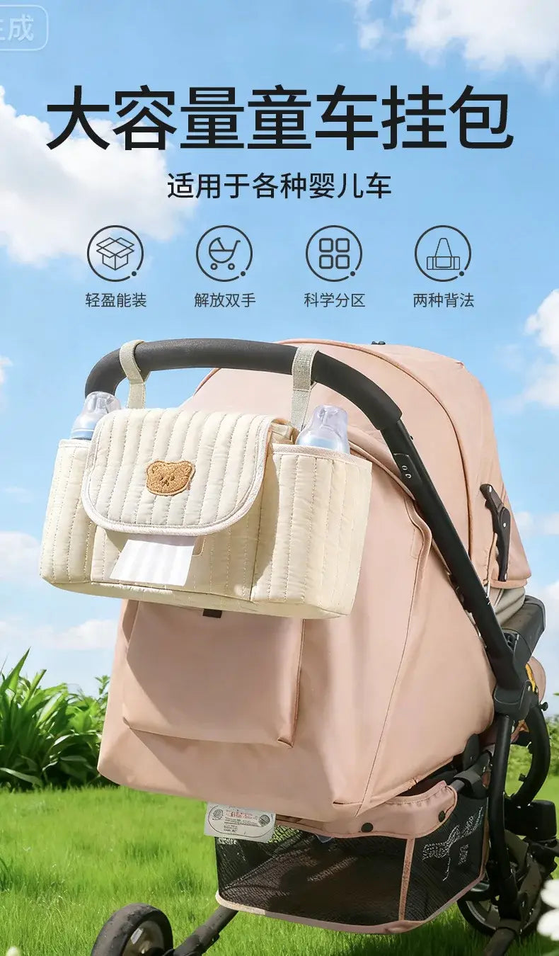Beiger gepolsterter Organizer-Beutel für den Kinderwagen mit Bären-Patch und mehreren Fächern für eine praktische Aufbewahrung