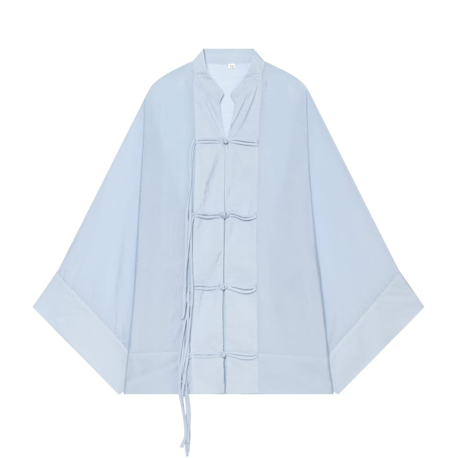 Veste traditionnelle chinoise bleu clair ample à manches amples et fermeture avant au moyen de liens en tissu assortis, associée à une chemise décontractée : blouse jaune à manches longues transparente.