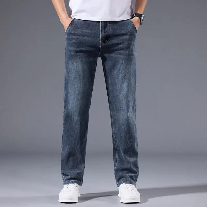 Jeans rétro délavés coupe droite ample pour hommes en denim bleu foncé, avec un design classique à cinq poches.
