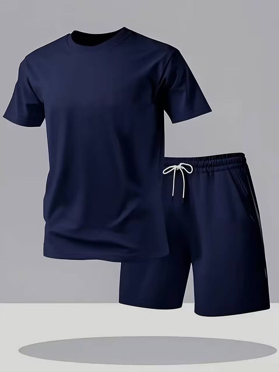 Ensemble de sport deux-pièces pour homme, d’été, comprenant un t-shirt bleu marine à manches courtes et des shorts assortis avec une ceinture à cordon de serrage blanc, conçu pour les vêtements d’activité.