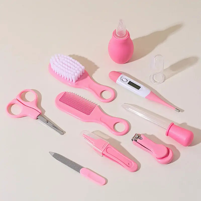 Rosa Plastik-Babypflege-Set 10-in-1 für Neugeborene, mit verschiedenen Werkzeugen, darunter Schere, Kamm, Bürste, Thermometer und Nagelknipser zur Säuglingspflege.