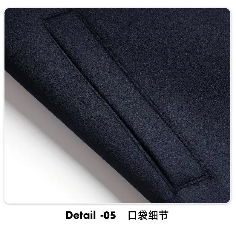 Bolsa de bolsillo de abrigo de invierno con cierre de cremallera para hombre de 100% lana en azul marino oscuro, con costuras prolijas y tejido de trama ligeramente texturizada.