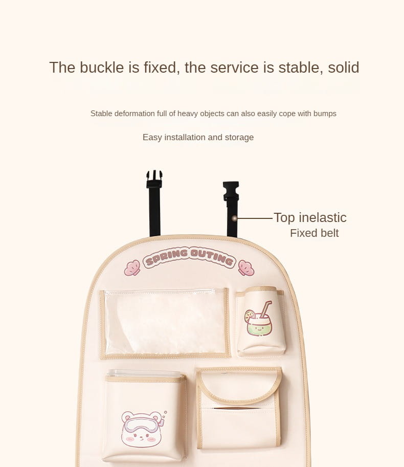 Organizador para el asiento trasero del coche en beige, fabricado con material resistente, con bolsillos transparentes y detalles adorables de personajes de dibujos animados para un almacenamiento conveniente.