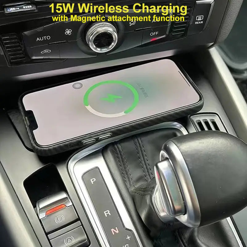 Almohadilla de carga inalámbrica negra con fijación magnética y función de carga rápida de 15 W, diseñada para vehículos Audi Q5 A4l.