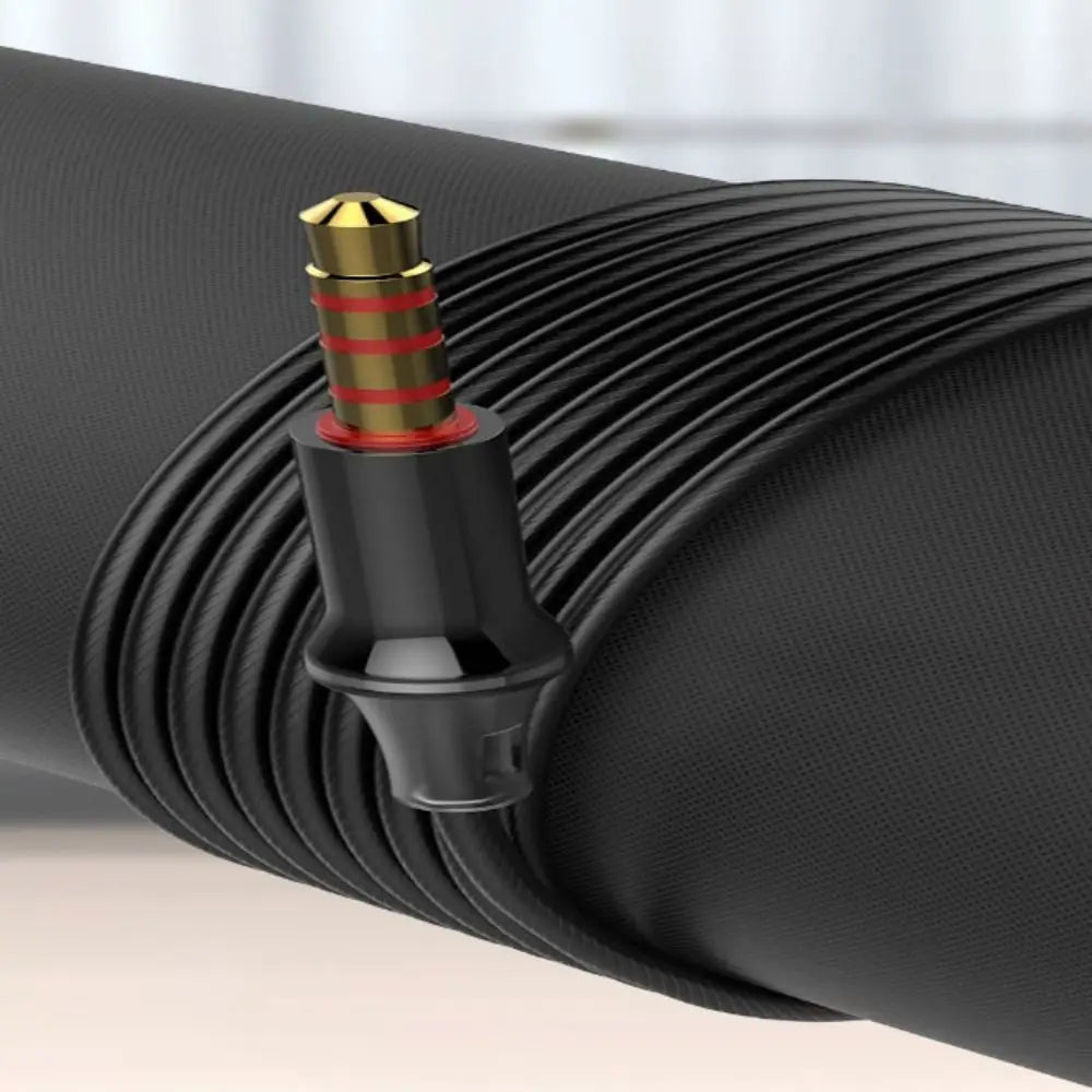 Câble audio tressé noir avec prise 3,5 mm plaquée or et anneaux d’accentuation rouges, comprenant un connecteur en boîtier en plastique noir élégant, pour écouteurs à double dynamique, casque stéréo filaire 3,5 mm.