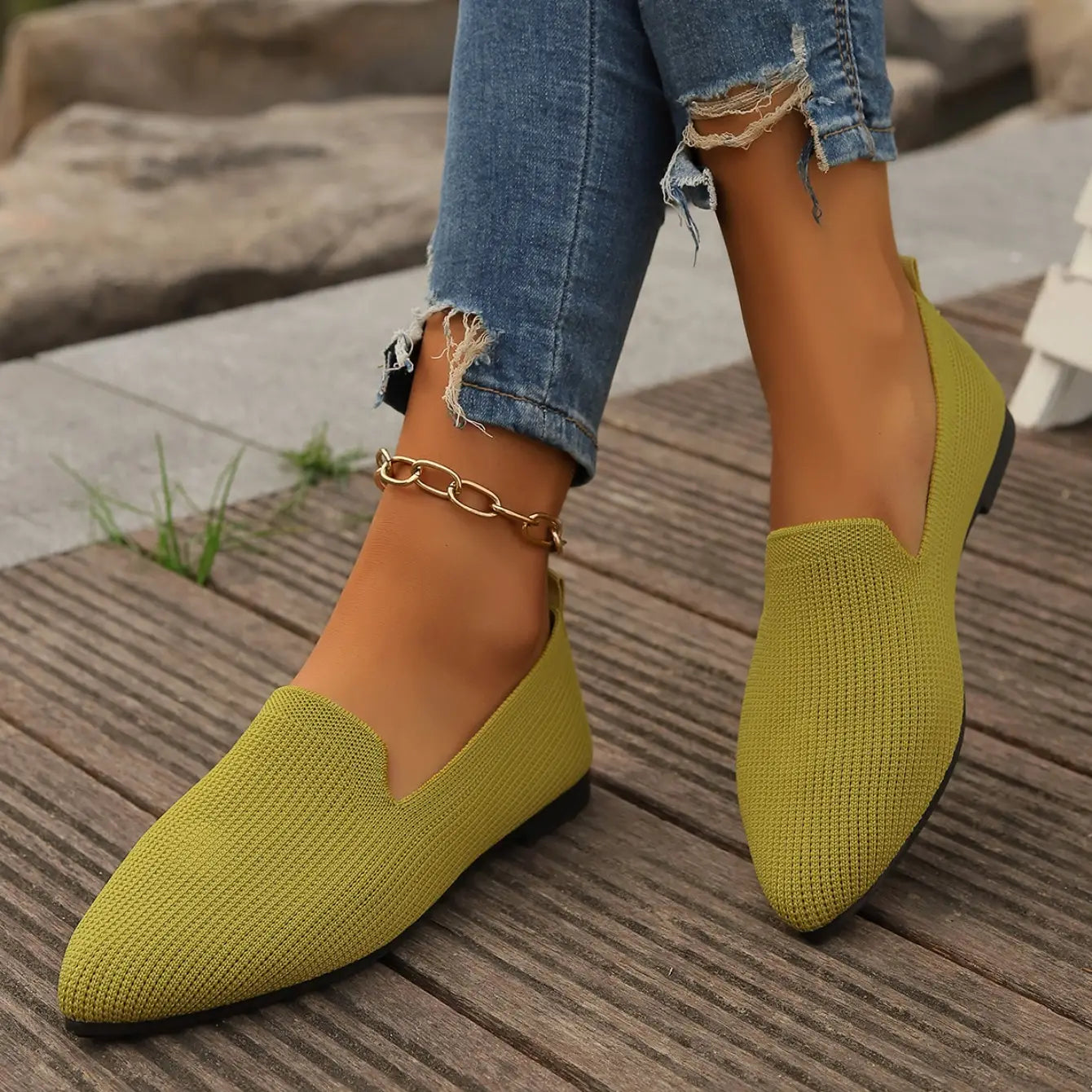 mocassins plats à enfiler en tricot à bout pointu vert olive avec semelle noire conçus pour un port décontracté confortable