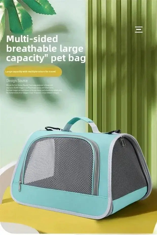 Sac bandoulière de transport pour animaux en maille respirante multiforme bleu clair et gris, avec panneaux en maille pour la ventilation.