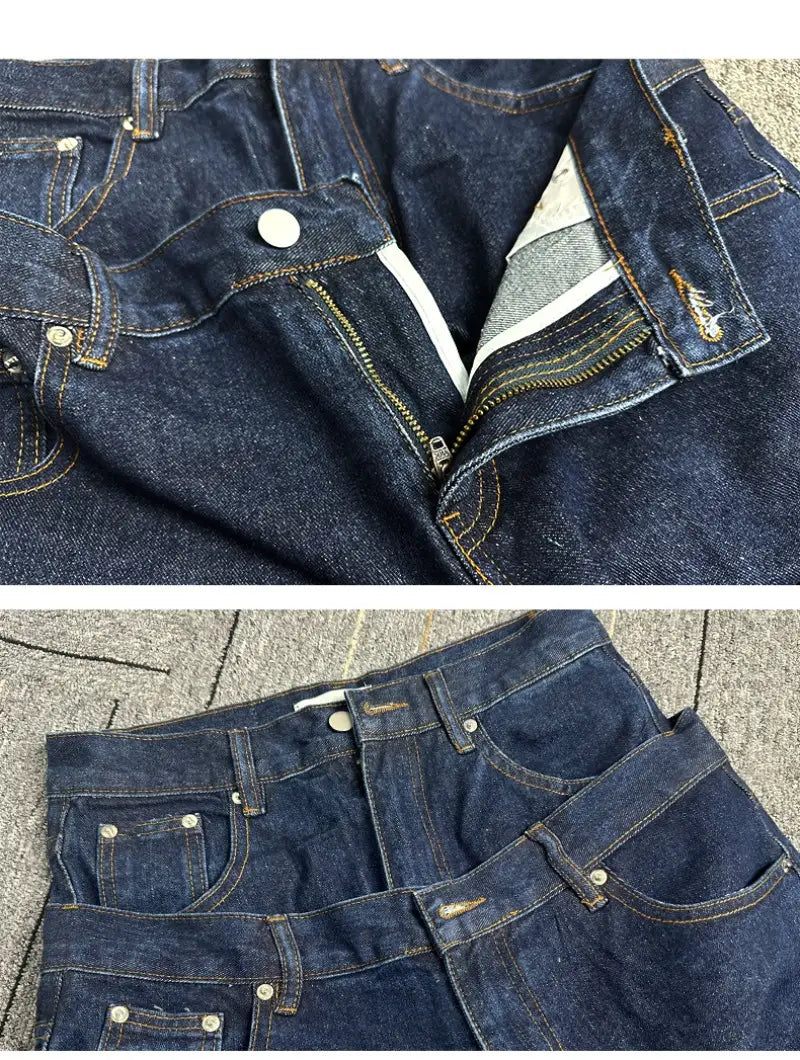 Jeans bruts en denim à jambe large à rivets pour hommes en indigo foncé, avec des coutures robustes et une quincaillerie à finition argentée.