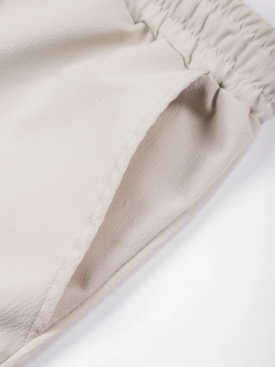 Leichte Leinenjogginghosen für Herren in Beige mit elastischer Taille, weichem, glattem Stoff und ordentlich vernähten Nähten.