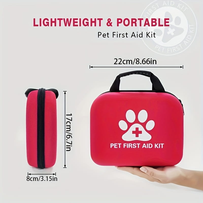 Trousse de premiers secours pour animal légère et rouge avec empreinte de patte blanche et logo croix sur la face avant, comprenant une couverture d’urgence et un bol d’eau.