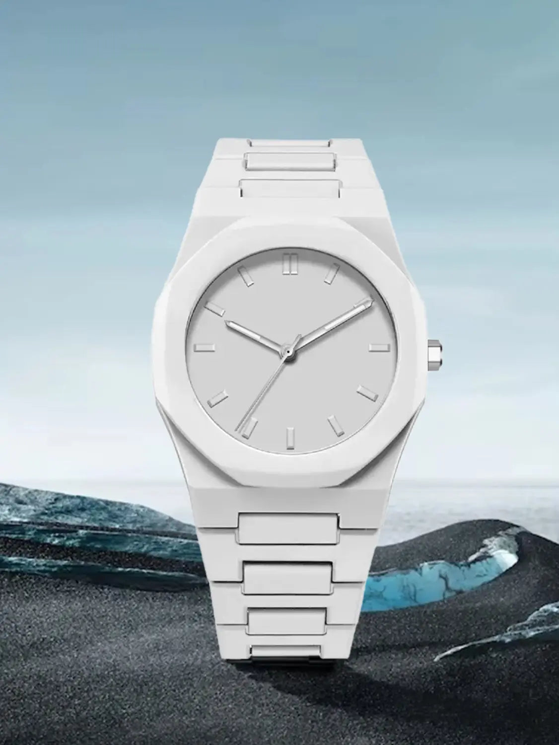 Herrenarmbanduhr Tomi im minimalistischen Design aus weißer Keramik mit einem eleganten achteckigen Gehäuse und passendem weißen Keramikarmband.