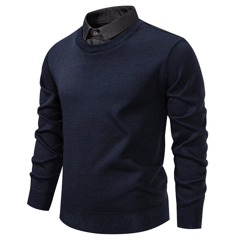 Herren-Pullover mit Stehkragen und Strickjersey-Polo-Optik in Dunkel-Navy-Blau mit kontrastierendem schwarzem Hemdkragen-Futter aus Strickmaterial.