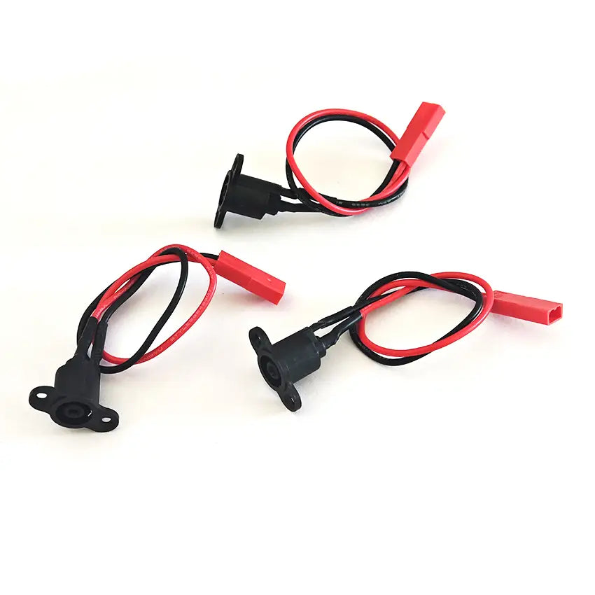 Accesorios de luz trasera de plástico negro con cableado rojo y negro y conectores rojos para el puerto de carga del patinete Xiaomi M365, con cubierta impermeable.