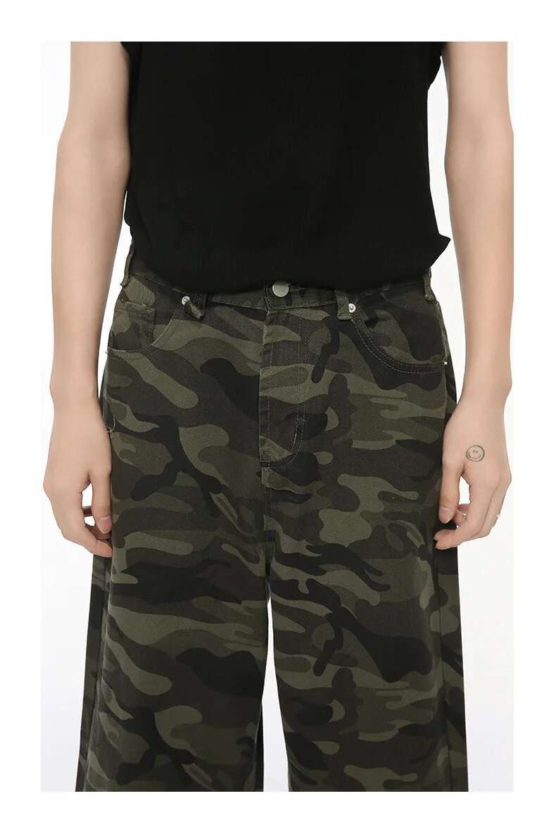 Olive green and black camouflage patterned wide-leg denim jeans from Iefb designed for casual wear